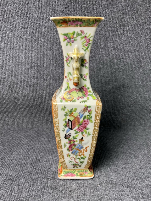 古玩陶瓷廣彩人物故事紋雙龍耳四方瓶拍賣，當前價格2388元