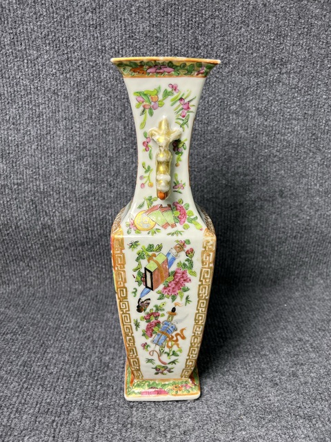 古玩陶瓷廣彩人物故事紋雙龍耳四方瓶拍賣，當前價格2388元