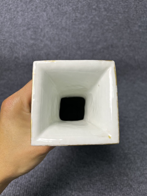 古玩陶瓷廣彩人物故事紋雙龍耳四方瓶拍賣，當前價格2388元