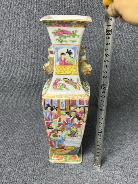 古玩陶瓷廣彩人物故事紋雙龍耳四方瓶拍賣，當前價格2388元