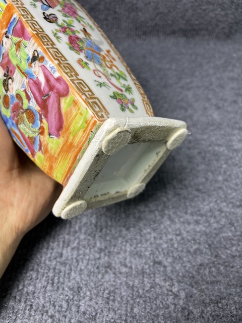 古玩陶瓷廣彩人物故事紋雙龍耳四方瓶拍賣，當前價格2388元