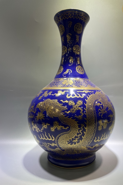 古玩陶瓷藍釉描金龍紋賞瓶真品鑒賞圖