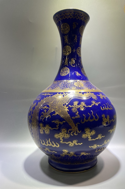 古玩陶瓷藍釉描金龍紋賞瓶真品鑒賞圖