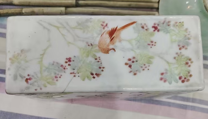 古玩陶瓷清光緒?仙槎風(fēng)格仕女花鳥(niǎo)紋書(shū)擋拍賣(mài)，當(dāng)前價(jià)格1600元