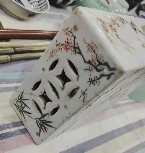 古玩陶瓷清光緒?仙槎風(fēng)格仕女花鳥(niǎo)紋書(shū)擋拍賣(mài)，當(dāng)前價(jià)格1600元