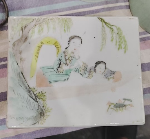 古玩陶瓷清光緒?仙槎風(fēng)格仕女花鳥(niǎo)紋書(shū)擋拍賣(mài)，當(dāng)前價(jià)格1600元