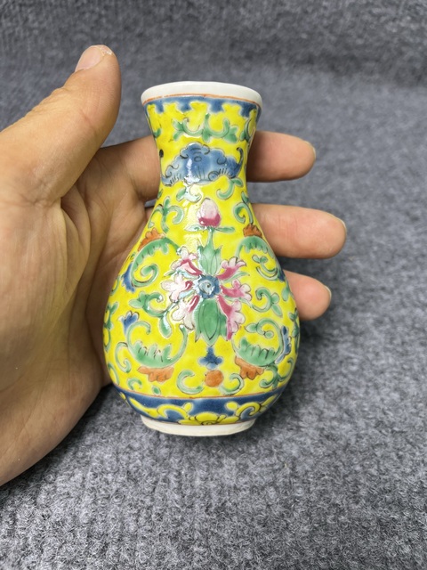 古玩陶瓷黃地粉彩福壽紋瓶拍賣，當(dāng)前價(jià)格999元