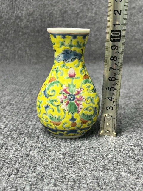 古玩陶瓷黃地粉彩福壽紋瓶拍賣，當(dāng)前價(jià)格999元