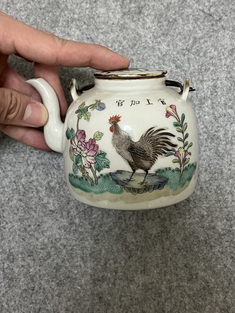 古玩陶瓷粉彩官上加官茶壺真品鑒賞圖