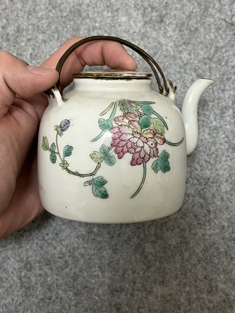 古玩陶瓷粉彩官上加官茶壺真品鑒賞圖