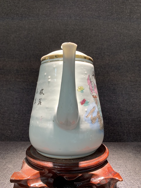 古玩陶瓷粉彩天女散花圖茶壺真品鑒賞圖