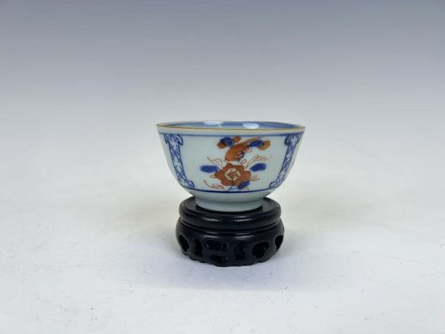 古玩陶瓷清康熙·青花洞石花卉礬紅描金杯碟真品鑒賞圖