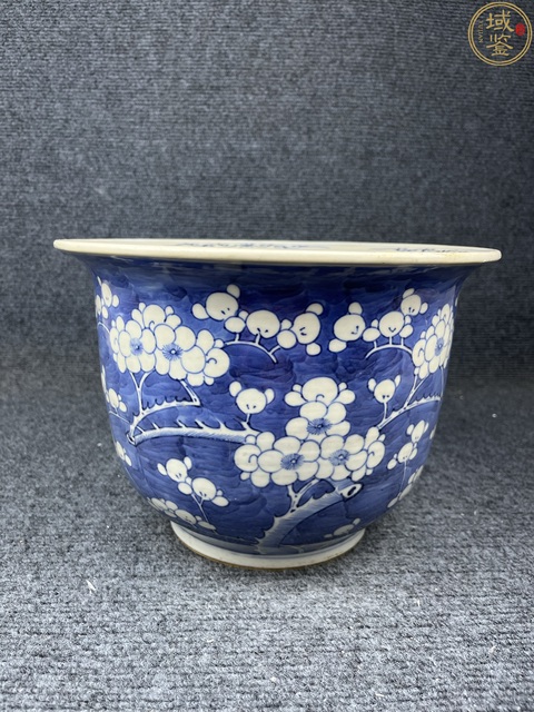 古玩陶瓷青花留白冰梅紋花盆真品鑒賞圖