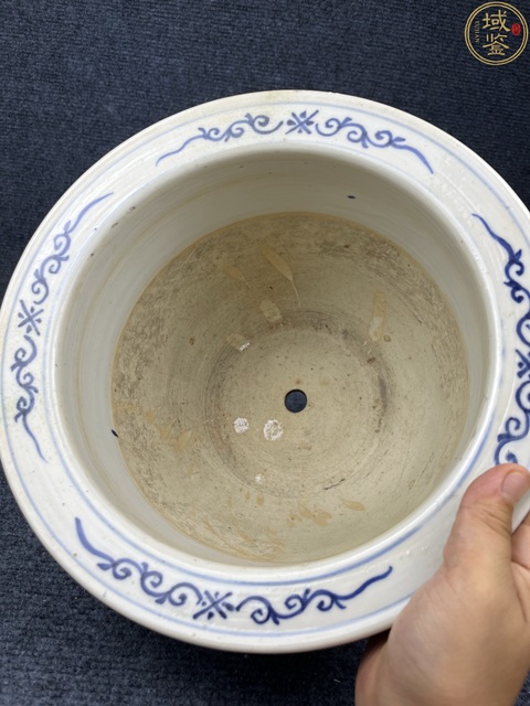 古玩陶瓷青花留白冰梅紋花盆真品鑒賞圖