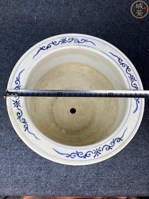 古玩陶瓷青花留白冰梅紋花盆真品鑒賞圖