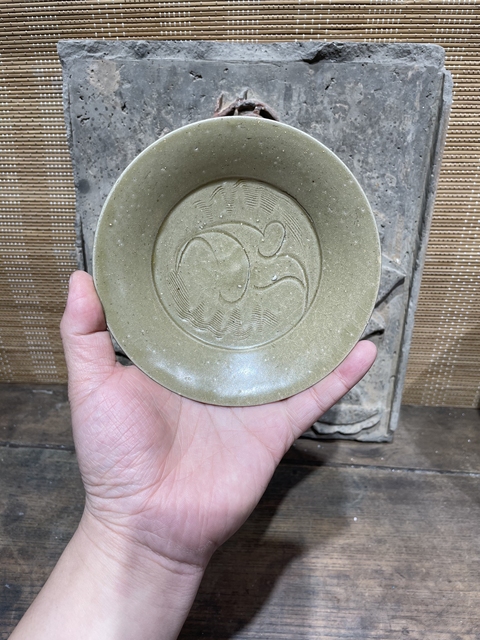 古玩陶瓷【館藏級精品】宋代越窯 青瓷劃花盤【頂級釉水】【收藏價值比較高】拍賣，當前價格0元
