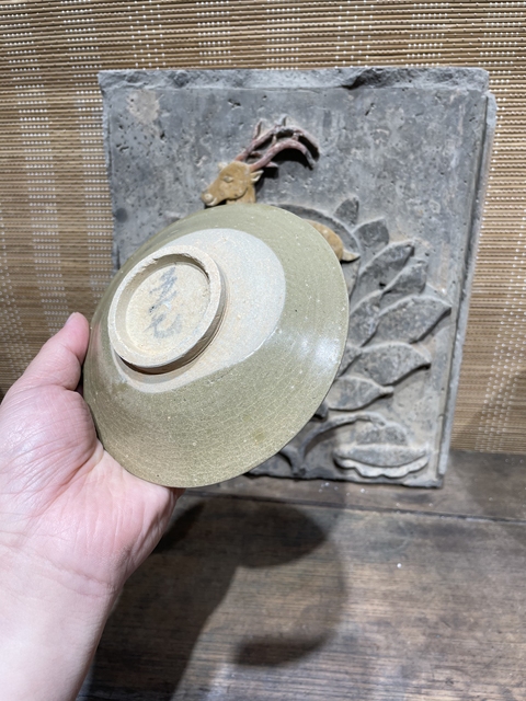 古玩陶瓷【館藏級精品】宋代越窯 青瓷劃花盤【頂級釉水】【收藏價值比較高】拍賣，當前價格0元