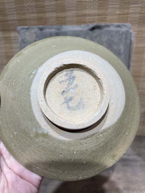 古玩陶瓷【館藏級精品】宋代越窯 青瓷劃花盤【頂級釉水】【收藏價值比較高】拍賣，當前價格0元