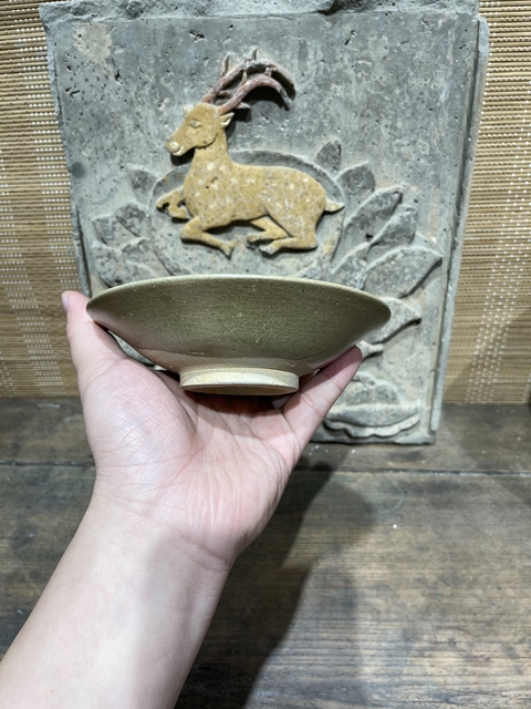 古玩陶瓷【館藏級精品】宋代越窯 青瓷劃花盤【頂級釉水】【收藏價值比較高】拍賣，當前價格0元