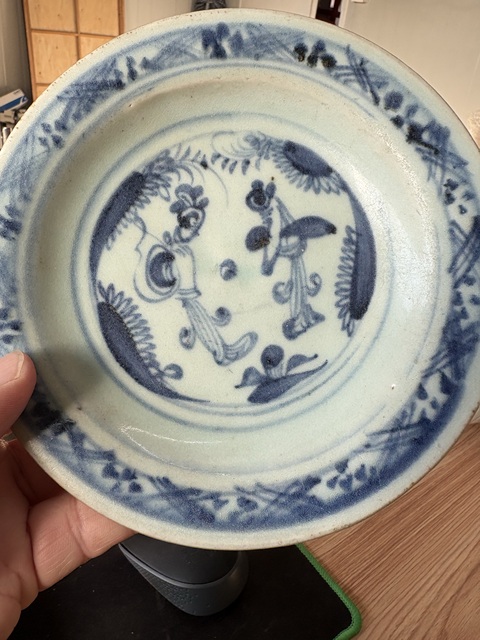 古玩陶瓷人物紋青花盤真品鑒賞圖