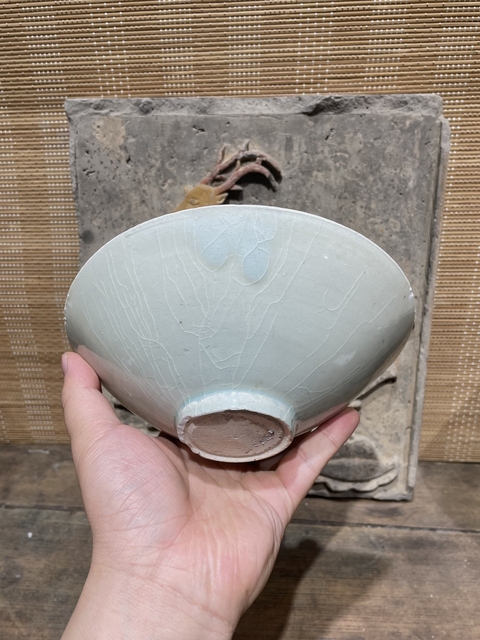 古玩陶瓷湖田窯青白釉刻云花紋斗笠碗真品鑒賞圖