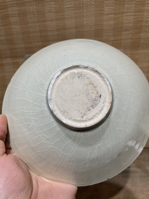 古玩陶瓷湖田窯青白釉刻云花紋斗笠碗真品鑒賞圖