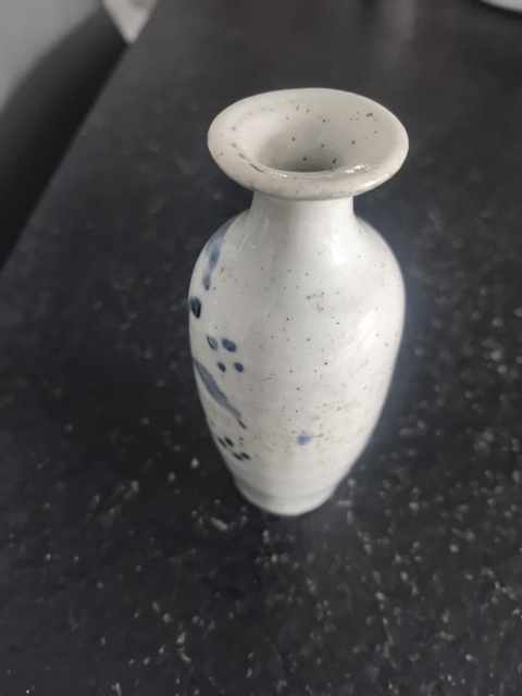 古玩陶瓷清晚期青花壽字紋瓶真品鑒賞圖