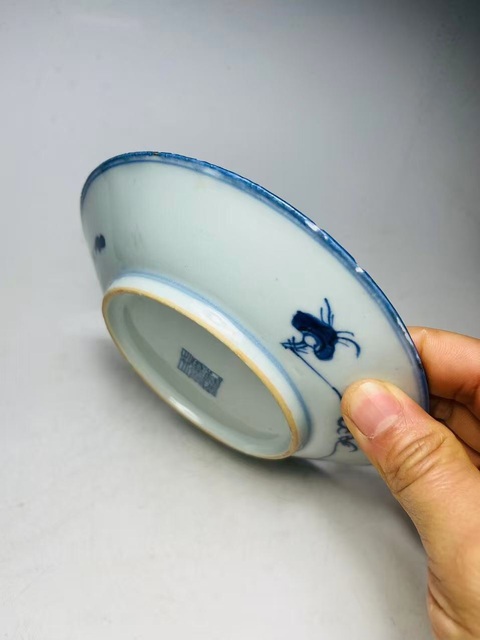 古玩陶瓷青花纏枝花紋盤真品鑒賞圖