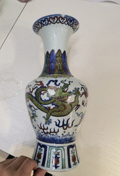 古玩陶瓷青花加彩瓶真品鑒賞圖