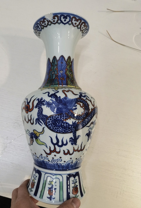 古玩陶瓷青花加彩瓶真品鑒賞圖