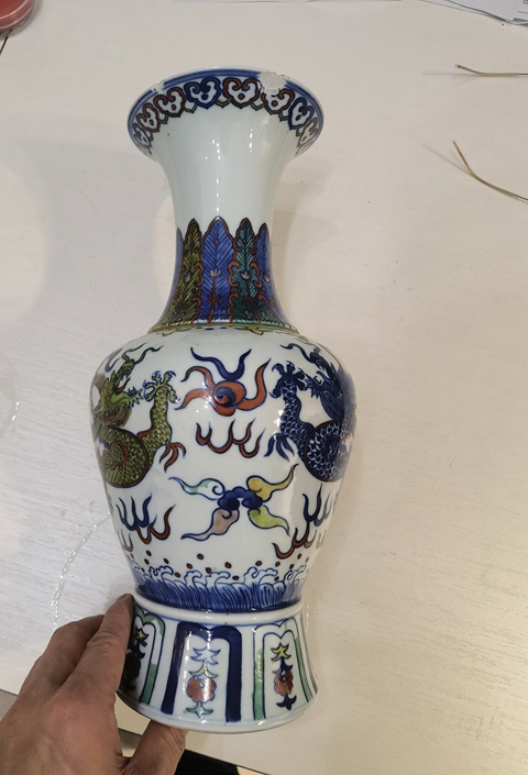 古玩陶瓷青花加彩瓶真品鑒賞圖