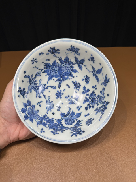 古玩陶瓷明晚期 青花花卉紋碗真品鑒賞圖