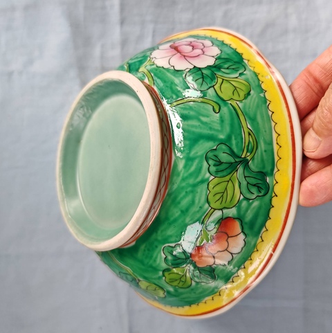 古玩陶瓷花卉紋粉彩碗真品鑒賞圖