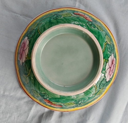 古玩陶瓷花卉紋粉彩碗真品鑒賞圖