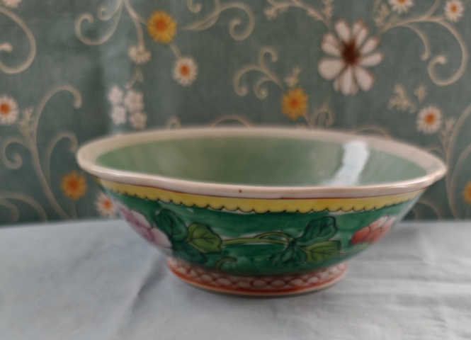 古玩陶瓷花卉紋粉彩碗真品鑒賞圖