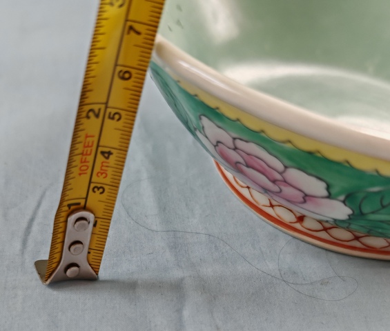 古玩陶瓷花卉紋粉彩碗真品鑒賞圖