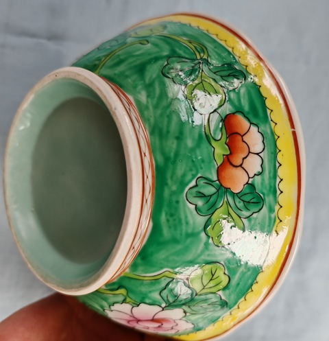 古玩陶瓷花卉紋粉彩碗真品鑒賞圖