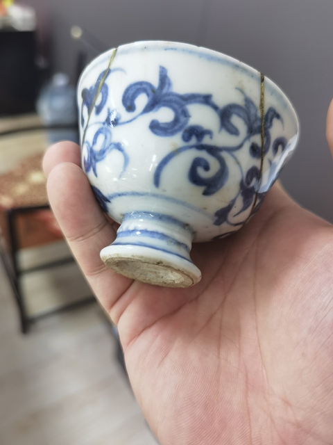 古玩陶瓷青花花卉紋高足杯真品鑒賞圖