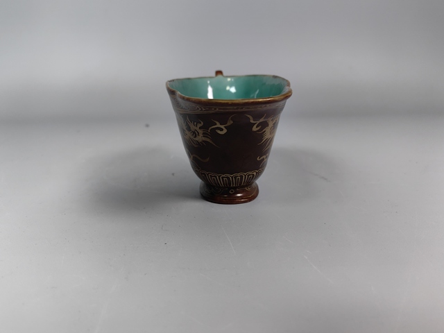 古玩陶瓷清乾隆紫金釉描金花卉紋爵杯真品鑒賞圖