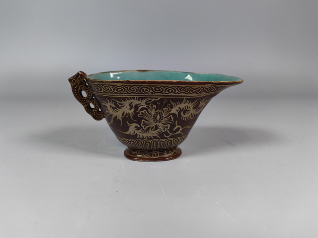 古玩陶瓷清乾隆紫金釉描金花卉紋爵杯真品鑒賞圖