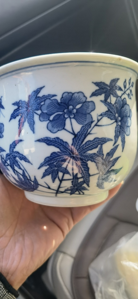 古玩陶瓷青花花卉蝴蝶紋花盆真品鑒賞圖