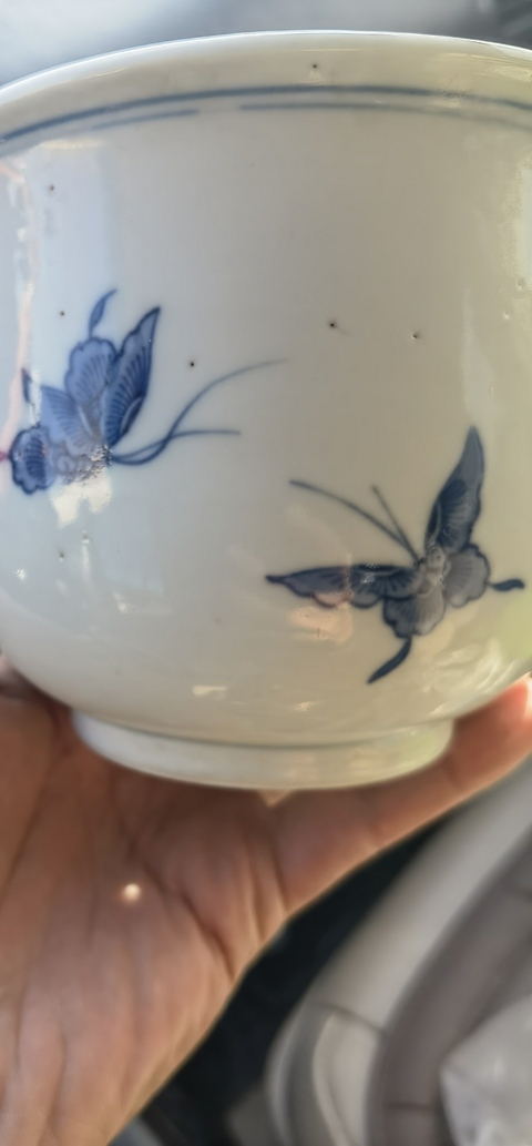 古玩陶瓷青花花卉蝴蝶紋花盆真品鑒賞圖