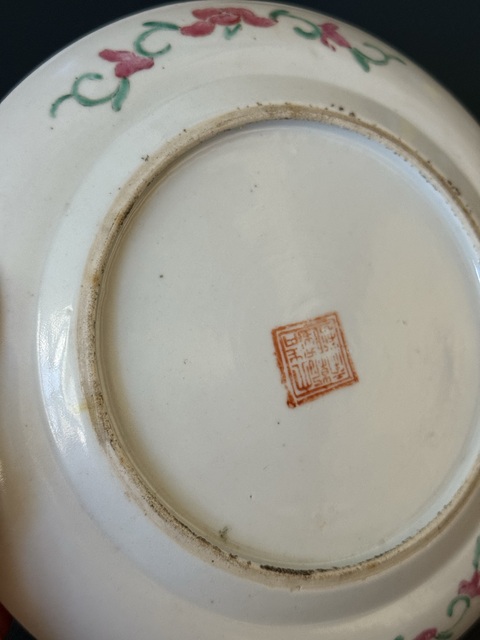 古玩陶瓷花鳥紋粉彩臥足盤真品鑒賞圖