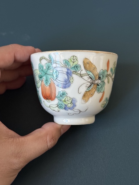 古玩陶瓷瓜蝶連綿粉彩杯真品鑒賞圖