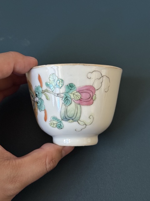 古玩陶瓷瓜蝶連綿粉彩杯真品鑒賞圖