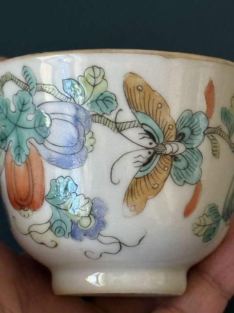 古玩陶瓷瓜蝶連綿粉彩杯真品鑒賞圖