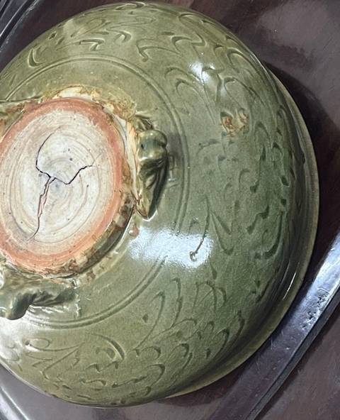 古玩陶瓷明代龍泉窯三足香爐真品鑒賞圖