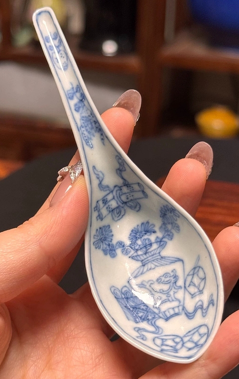 古玩陶瓷乾隆淡描青花湯勺真品鑒賞圖