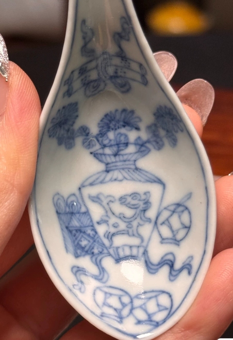 古玩陶瓷乾隆淡描青花湯勺真品鑒賞圖