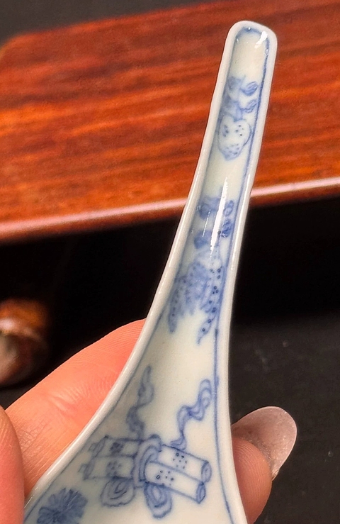 古玩陶瓷乾隆淡描青花湯勺真品鑒賞圖